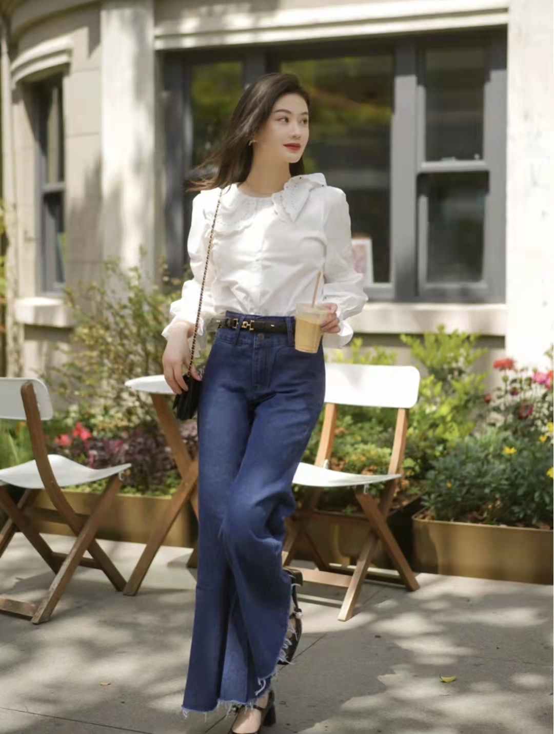 喇叭牛仔裤搭配卫衣好看吗,喇叭牛仔裤怎么搭配上衣和鞋