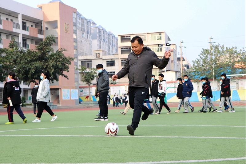 天下足球谁与争锋高清完整版,足坛谁与争锋