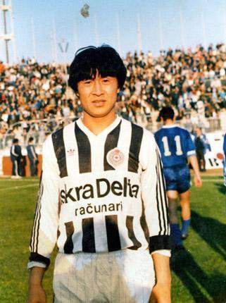 40岁中国足球留洋传奇宣布退役,目前留洋的中国足球运动员有哪些