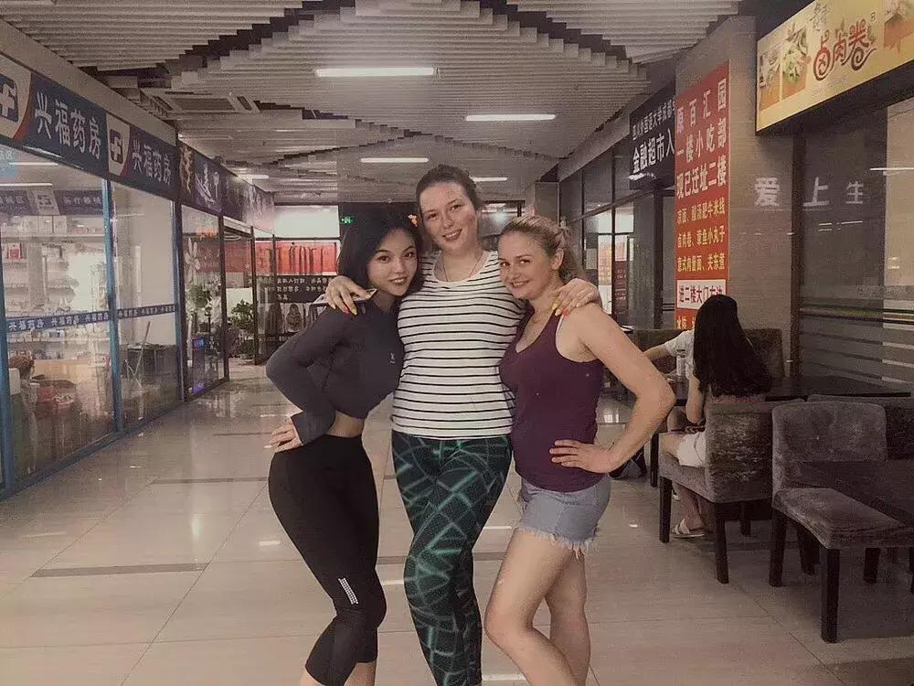 超详细干货|游泳池里到底用什么手法才能不脱妆?