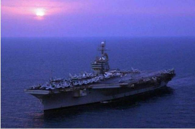 海啸能摧毁航母吗，航母在深海航行,若遇到狂风巨浪,会被掀翻么