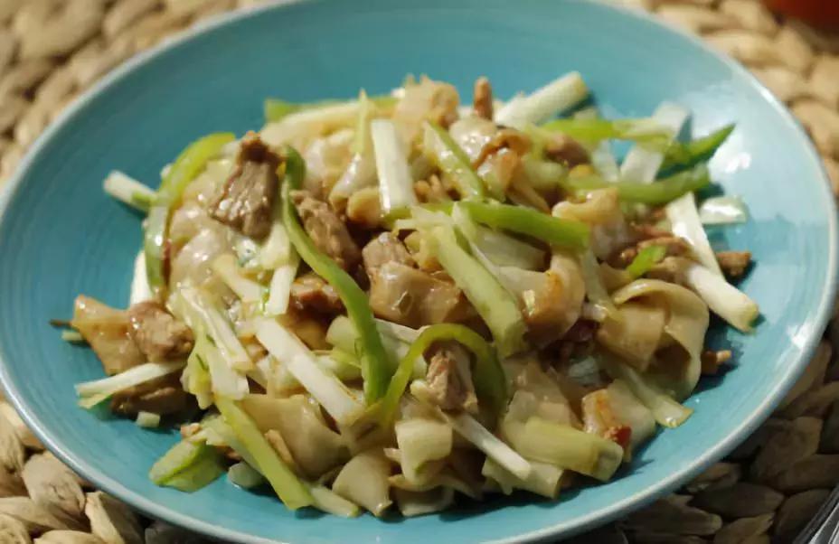 韭黄肉丝猪肠粉,韭黄臊子粉