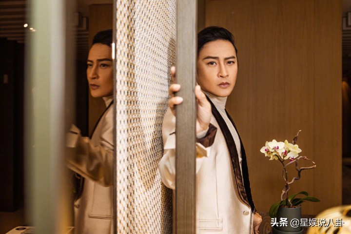 陈志朋穿凉鞋照,陈志朋穿靴子跳舞