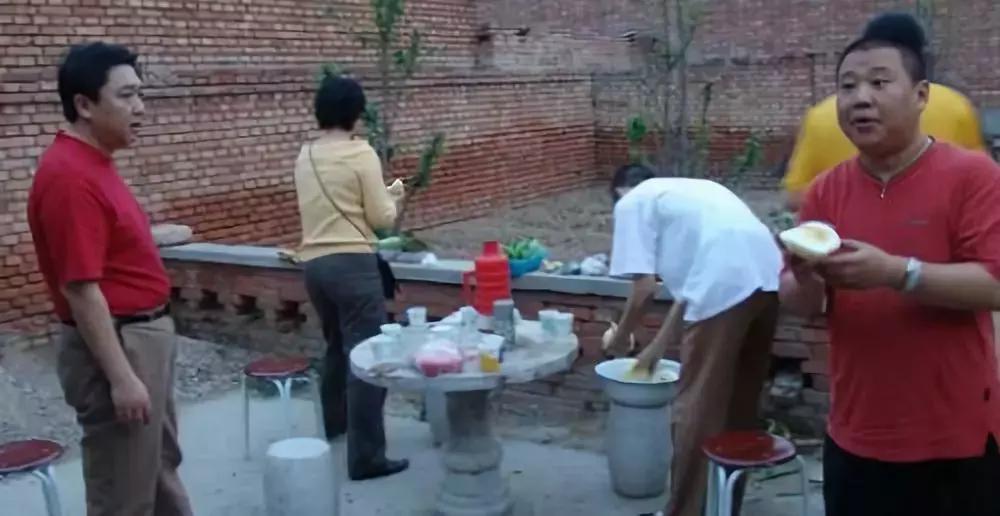 岳云鹏连续13年为郭德纲庆生,郭德纲岳云鹏在同龄人中成就