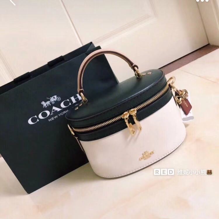 入手第一个轻奢侈包选啥,人生中的第一只大牌包包