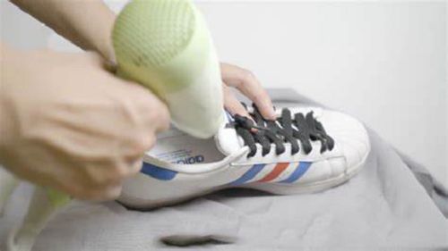 新鞋脚磨破皮了怎么处理,新鞋脚后跟磨烂怎么办