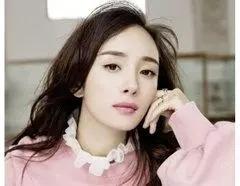 赵丽颖直面镜头说出自己看法,赵丽颖下意识的回答令人心疼