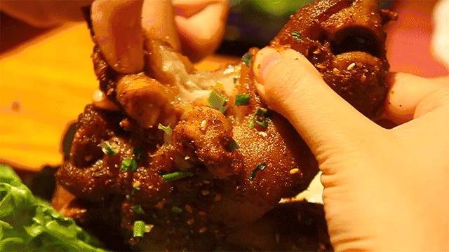 买猪肉老板问我是分期还是全款,卖猪肉全款付还是分期