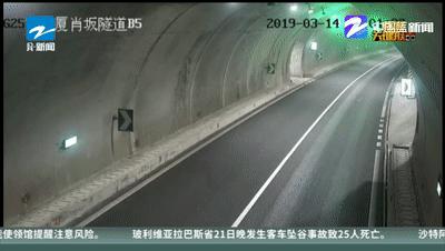 路上开车注意安全不要玩手机,交通安全提示开车不要玩手机