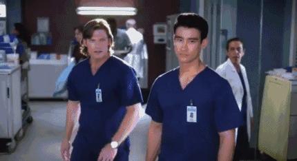 帅气亚裔骨科医生攻X呆萌白人眼镜实习生受，互动实在是太甜了！