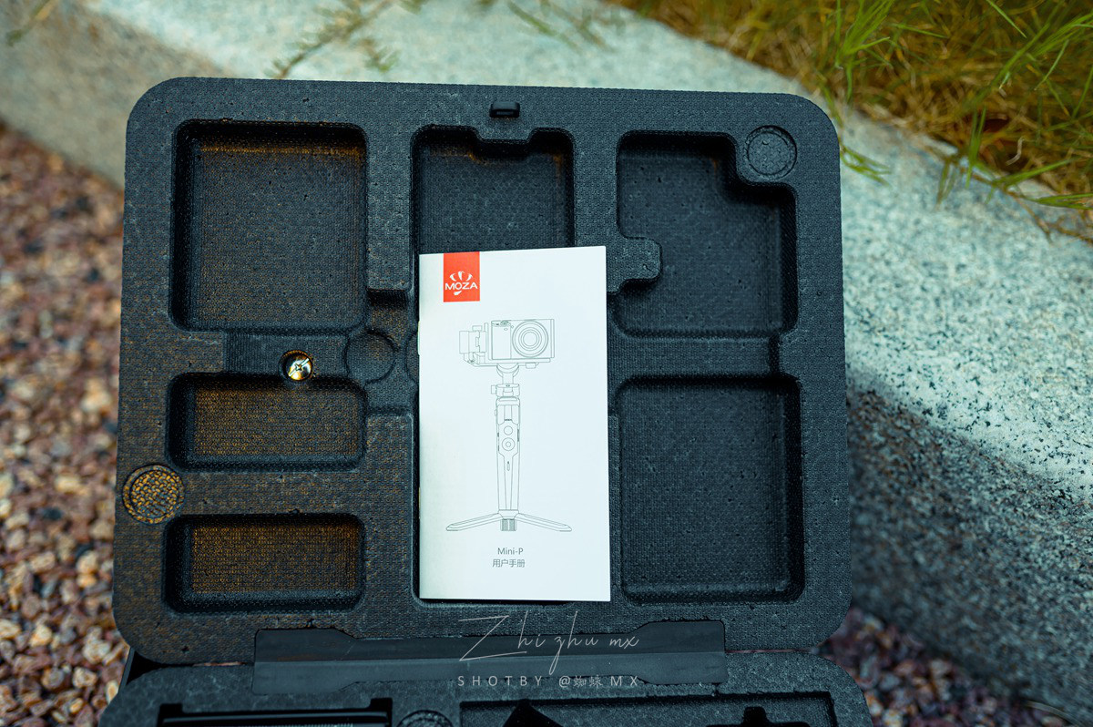 “跨界级”专业防抖,手机和微单都可用,普通人的视频“法宝”