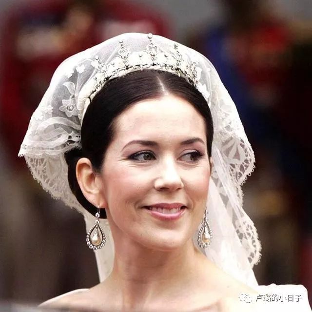 英国女王戴的超级超级珍贵的王冠,各国女王加冕皇冠图片