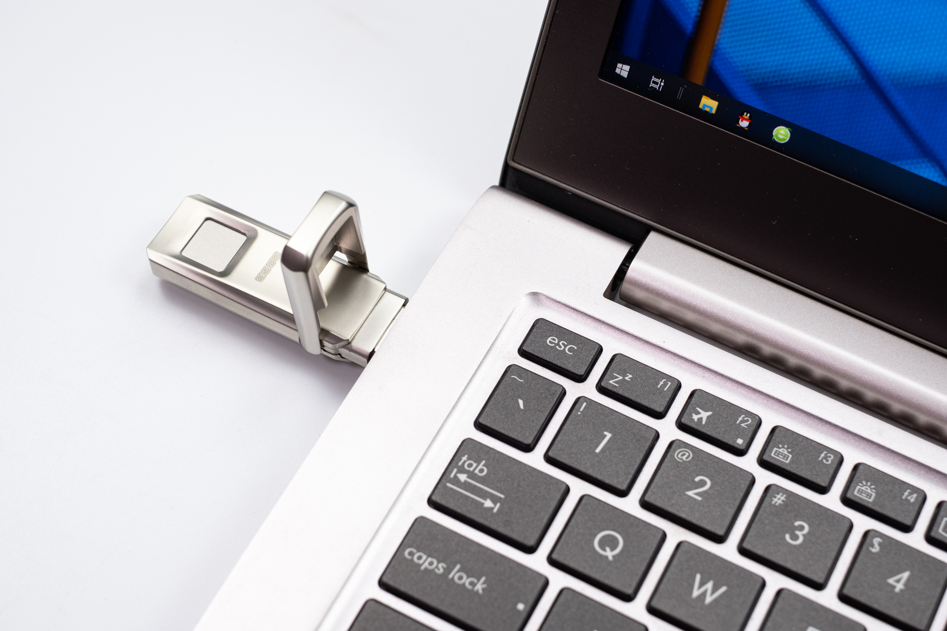 指尖机密，SM4机密算法更安全：爱国者指纹加密U盘U90