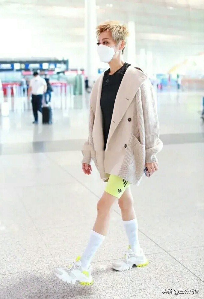 钟丽缇扮嫩扮出新高度,钟丽缇敢这样穿展示身材高贵优雅