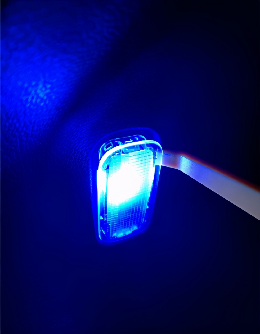 自己动手换led灯灯芯教程,自己动手换led灯泡