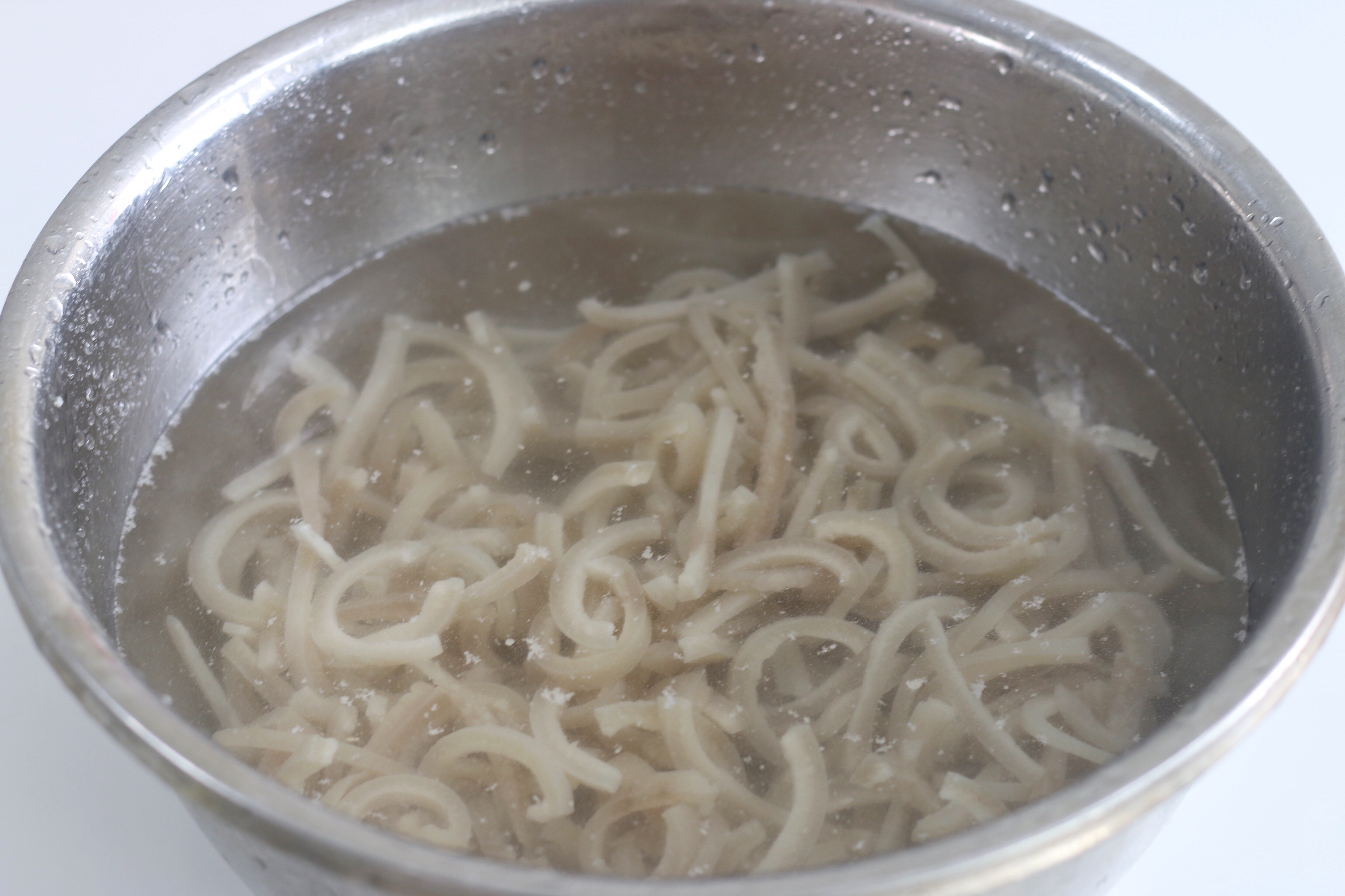 熬皮冻时什么时候加食用胶,熬皮冻要清冻