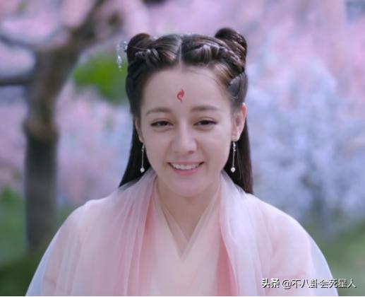 迪丽热巴靠颜值撑起来的造型,迪丽热巴刚出道与现在的对比照