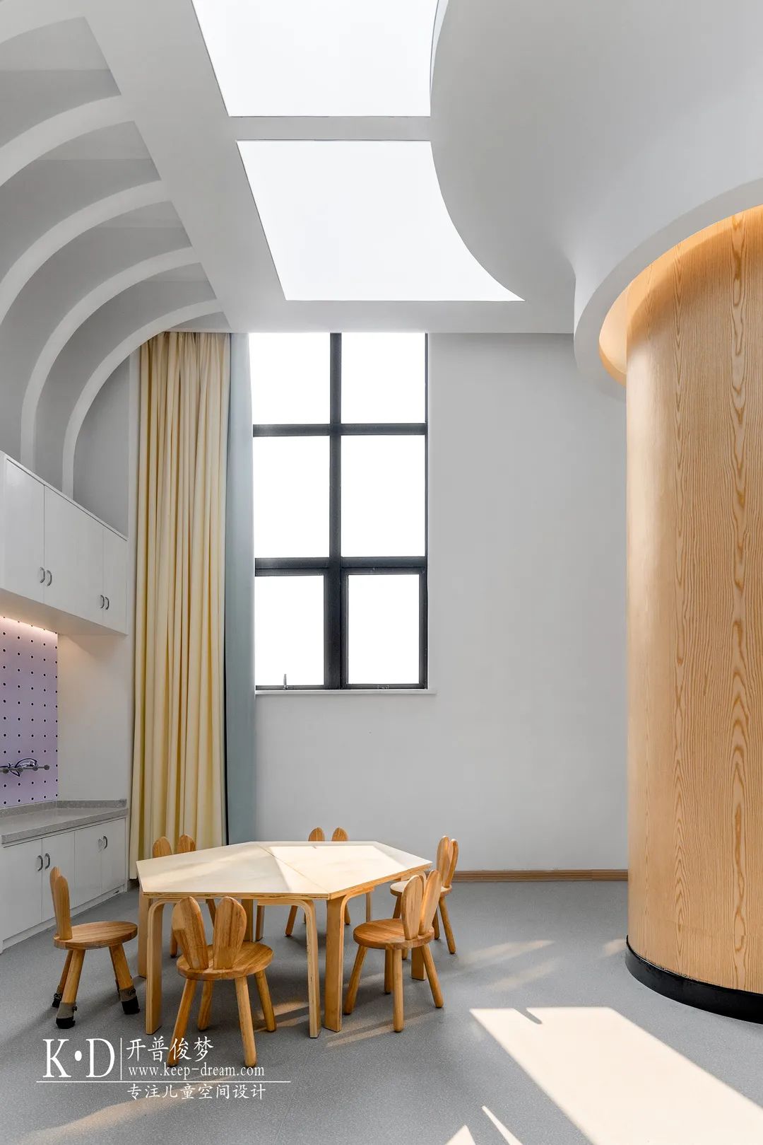 泉州金碧辉煌的幼儿园,泉州幼儿园空间设计效果图