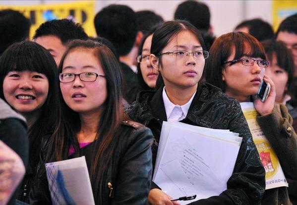 大学女生学什么专业比较好找工作,10年后女生依然很吃香的专业