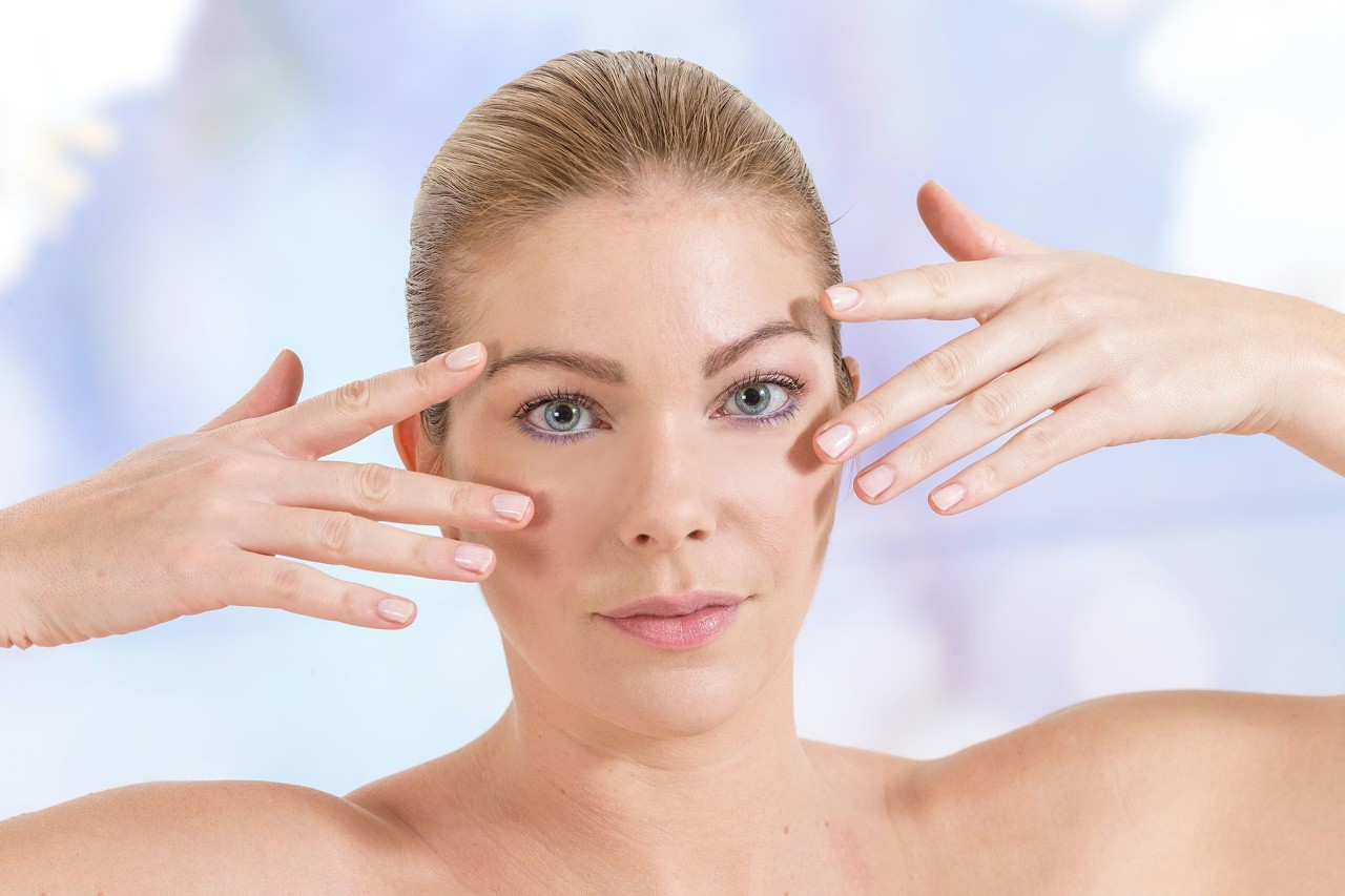 眼周围脂肪粒怎么去除简单方法,眼周围有脂肪粒怎么去除