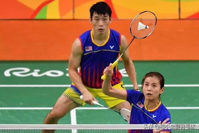 羽毛球高远球打不出弧度怎么办,羽毛球高远球正确方法和发力