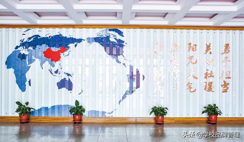 办一所学生不想回家的学校,初二的学生不愿去学校怎么办