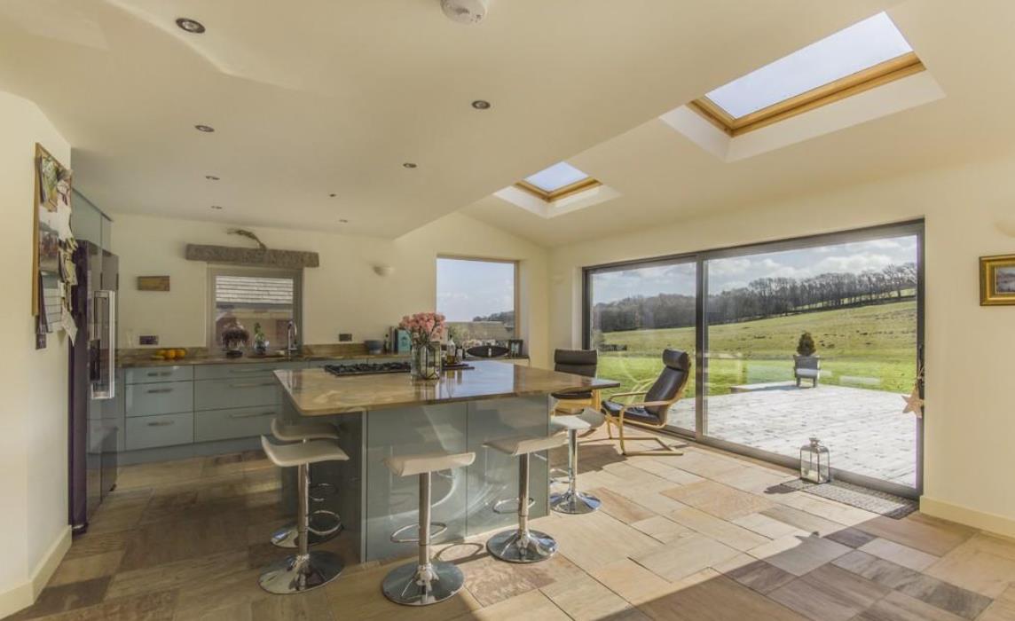 在英国100人民币能买到什么,100万英镑在英国能买什么房子