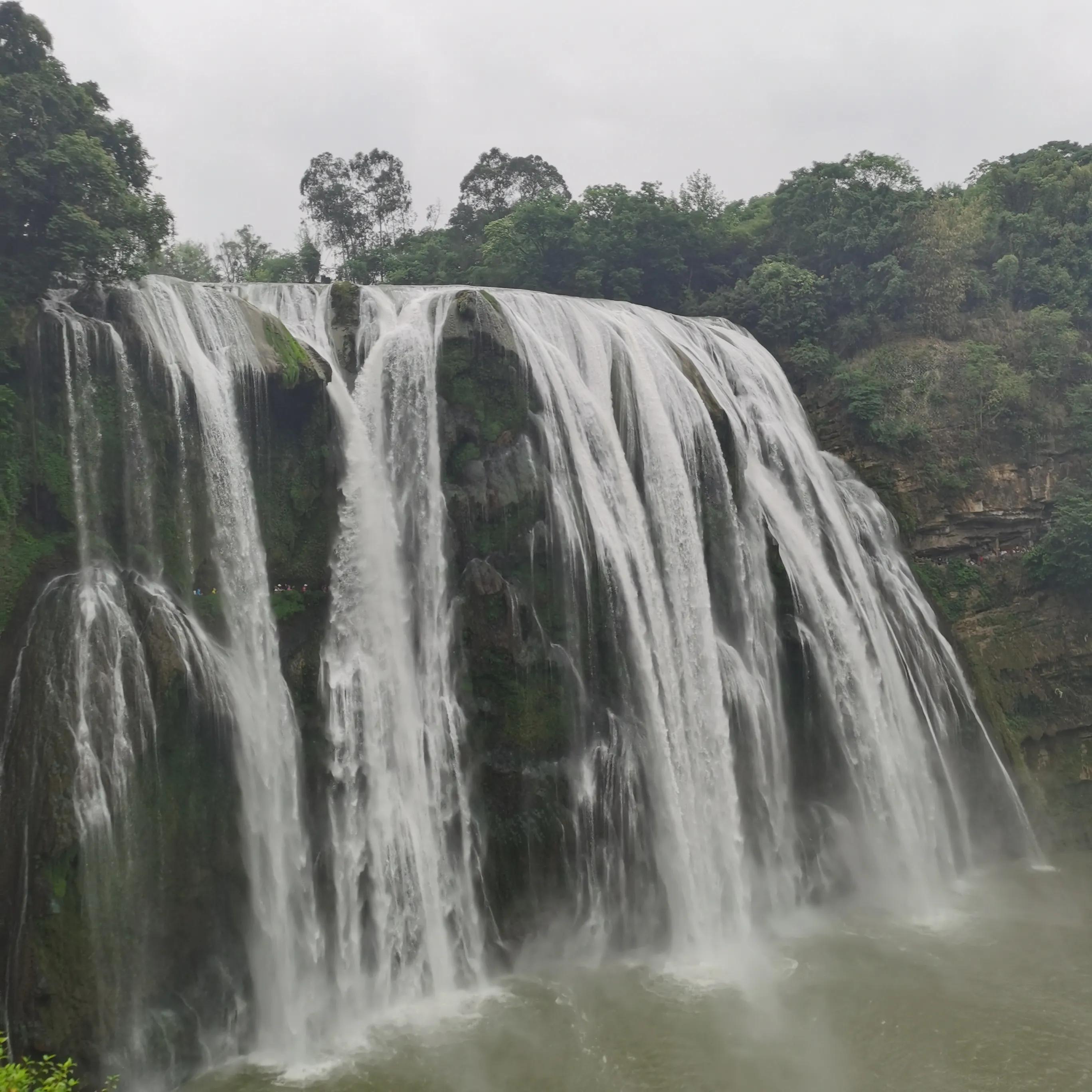 向南方和向北方,登上山顶看美景贵州黄果树瀑布