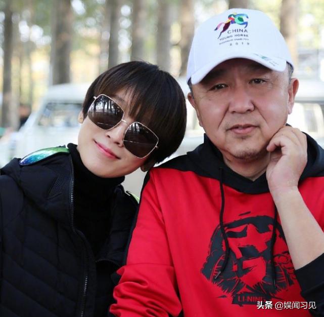 也太豪爽！知名导演妻子一大早吃油条配大蒜，据说是听于谦推荐的