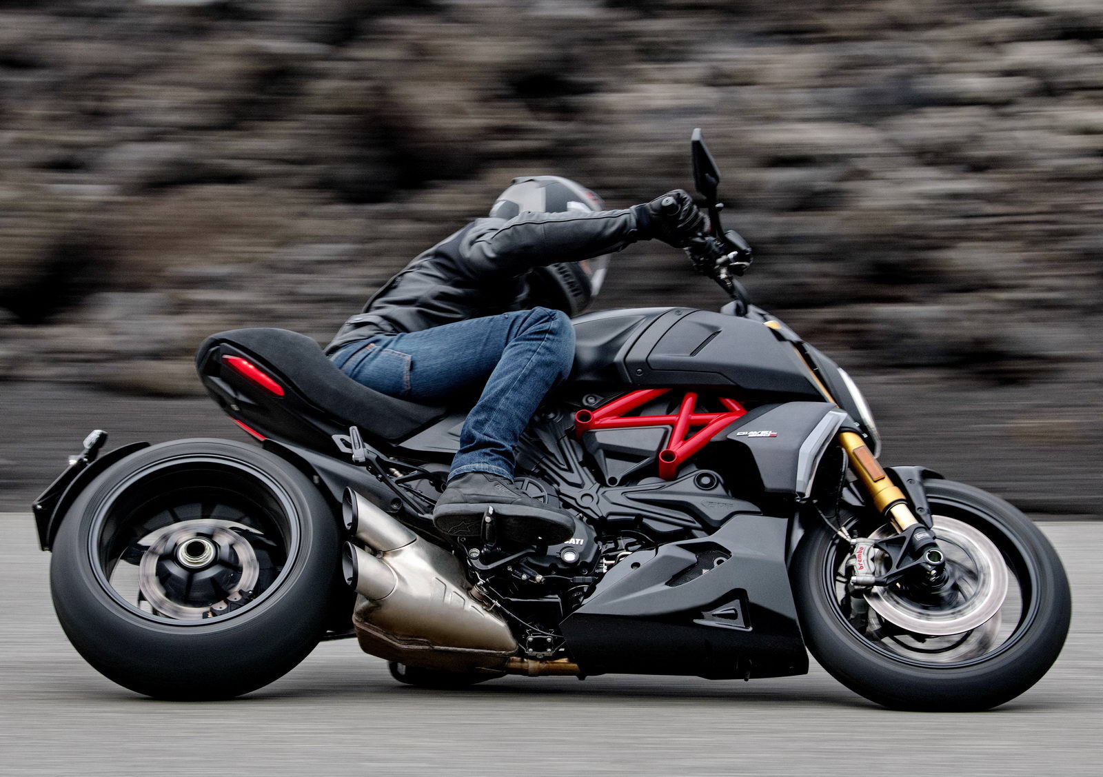 杜卡迪diavel大魔鬼1260,杜卡迪diavel1260s多少钱