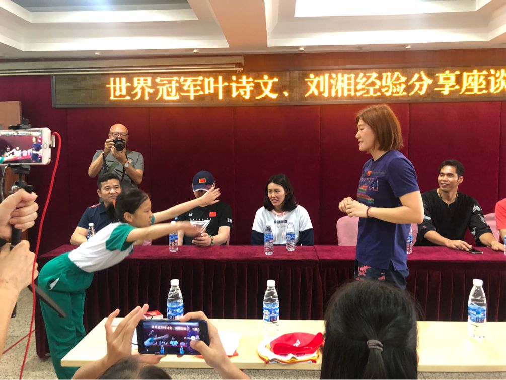 荔湾｜奥运冠军来荔湾啦！叶诗文、刘湘为荔湾学子传授游泳技能！