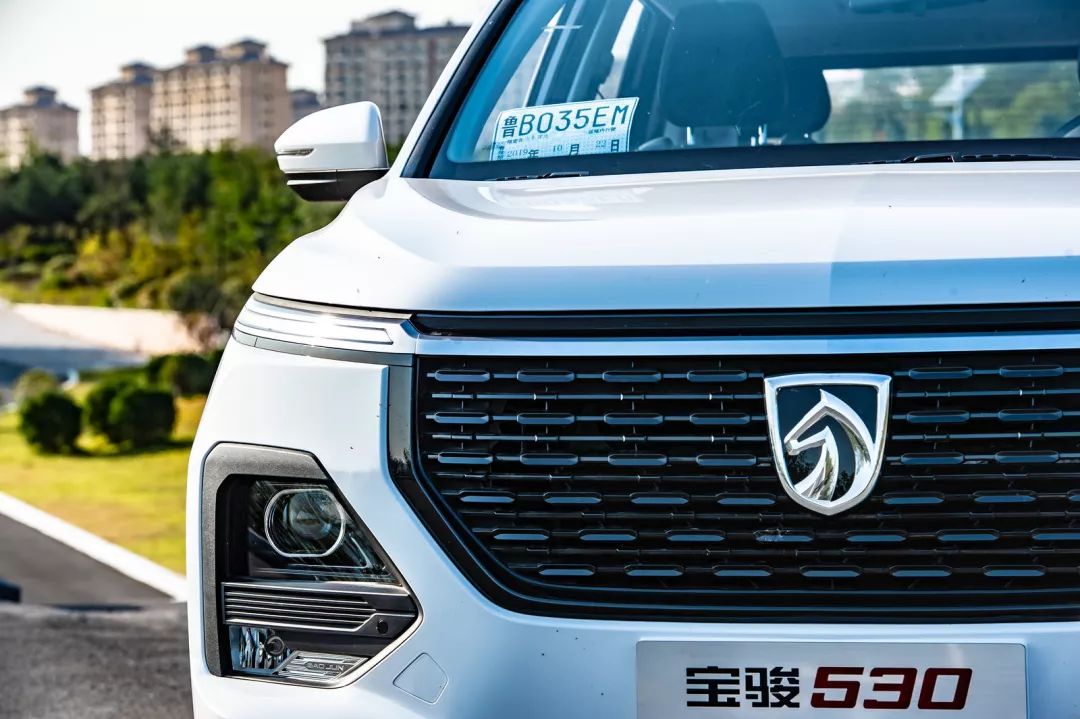 作为原版车出口全球,这款神车再次升级了!网友:可惜没用新车标