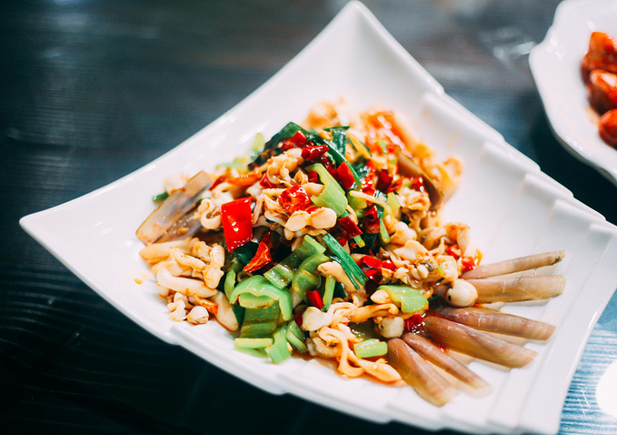 三亚本地人最爱去的海鲜广场，每天都是人山人海，好吃还不贵