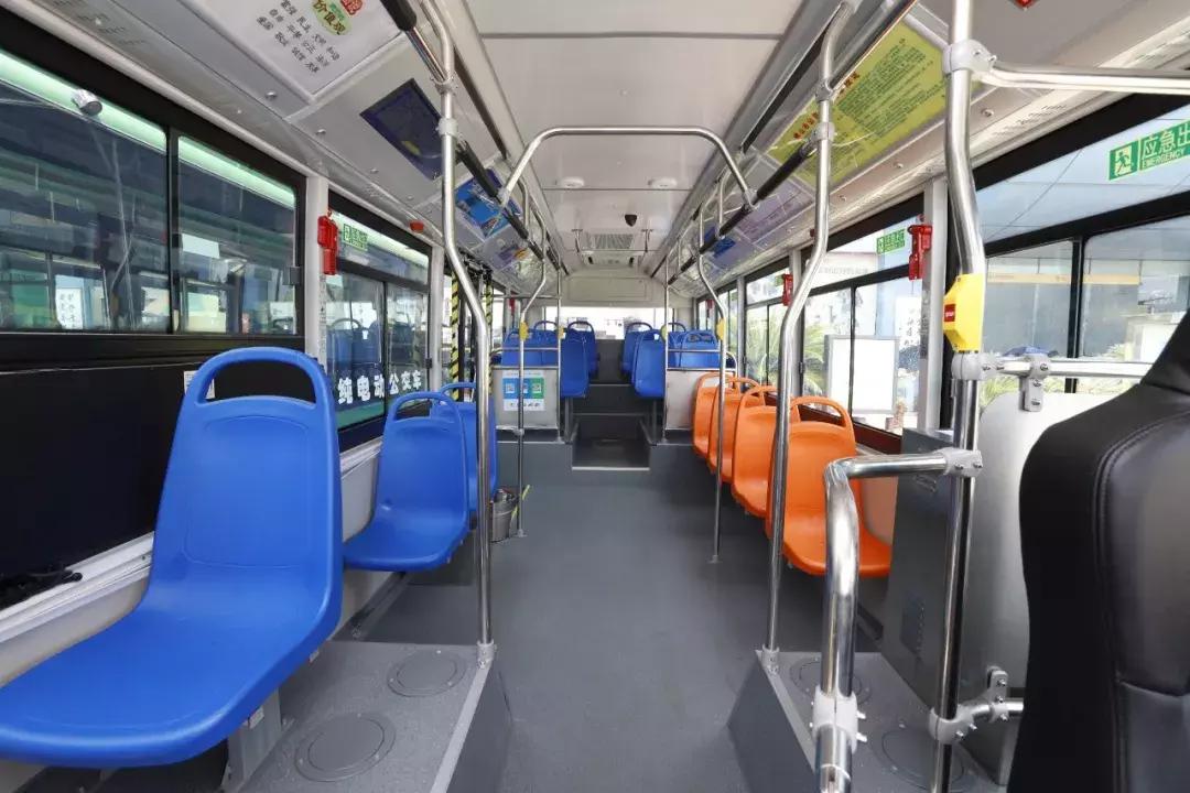 “在佛山坐公交是什么体验？”“谢邀，刚下公交，就是家门，不塞车太爽！”