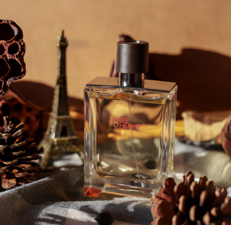 最能展现男性荷尔蒙的香水,爱马仕的大地男士香水好