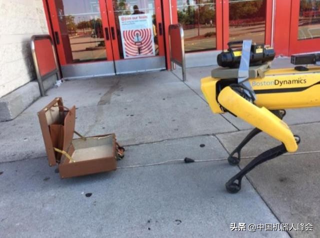 连拆弹、监控、拉黄包车都会，还有什么是这条机器狗不会做的？