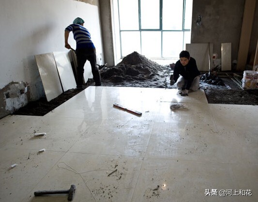 泥瓦匠的铺砖技巧,泥瓦匠地砖铺贴方法