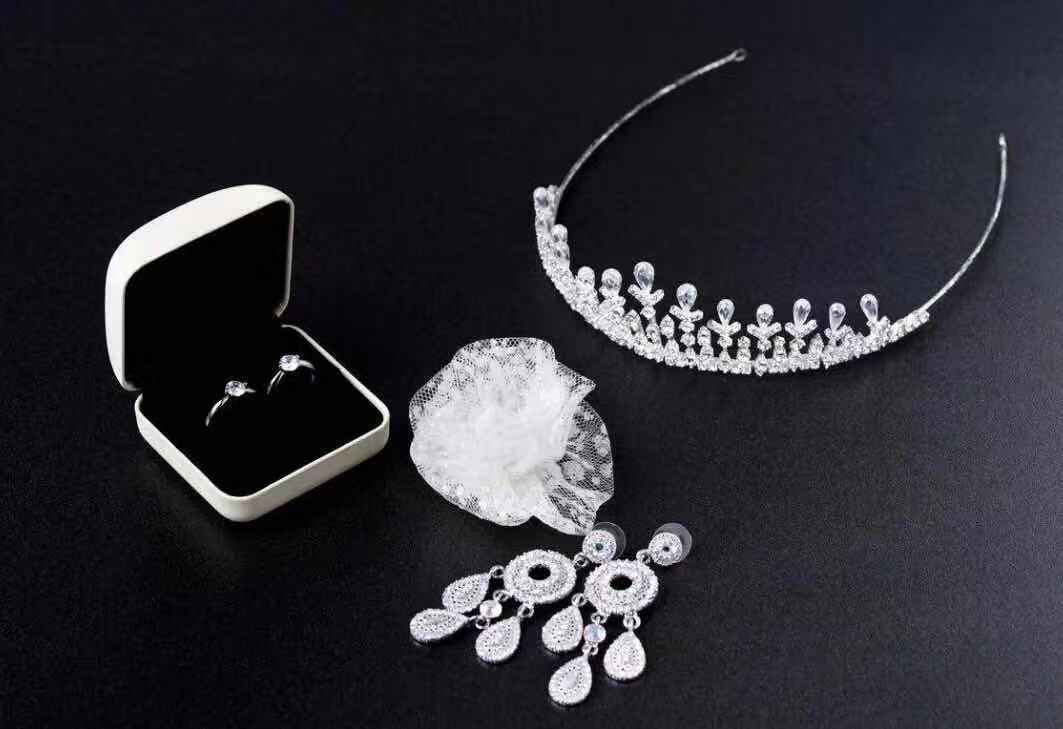 人造钻石与天然钻石的区别与价值,人造钻石和天然钻石的最大区别