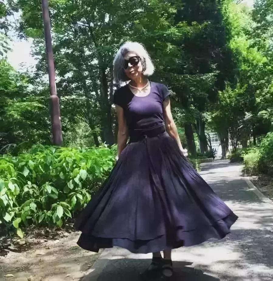 80岁的时尚潮流老奶奶 (88岁时尚老奶奶)