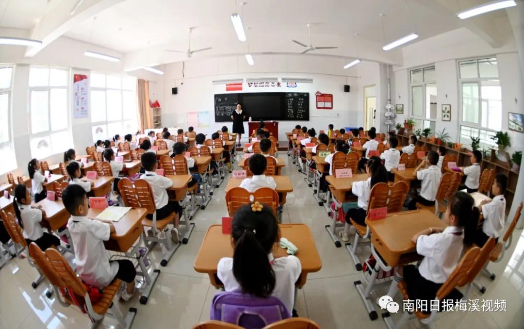 “启航十四五实干开新局”高端访谈④建设全省教育中心办好人民满意教育——南阳市副市长阿颖访谈录