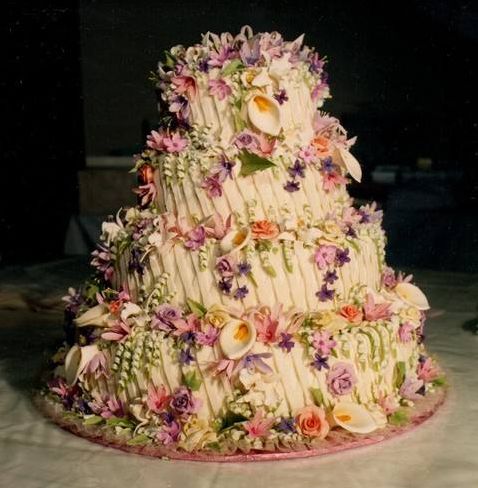 家长送蛋糕去幼儿园怎么样,给女儿买蛋糕去学校过生日