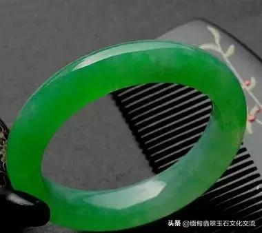 怎么辨别翡翠手镯好坏图解,翡翠手镯好坏最简单方法