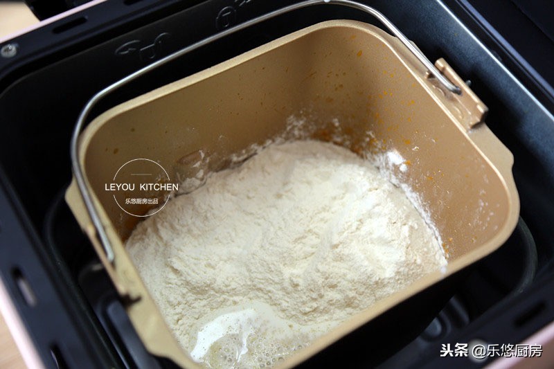 用筷子一卷的花卷,筷子压花卷做法