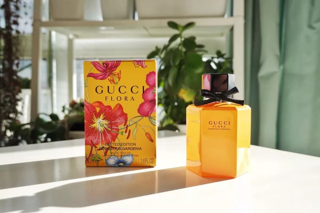 朋友圈精致生活却一地鸡毛,精致朋友圈背后的真实故事