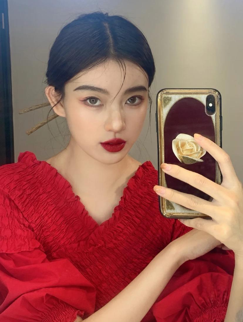 披发显脸小的发型,初中生可以扎的发型显脸小超可爱