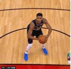 这才叫专业篮球,克莱跑位