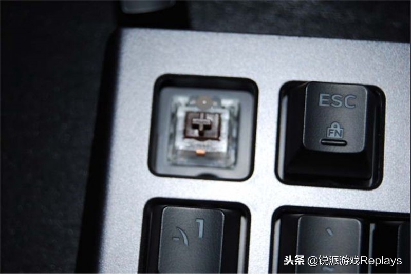 alienware外星人背部灯光,外星人全家桶颜值