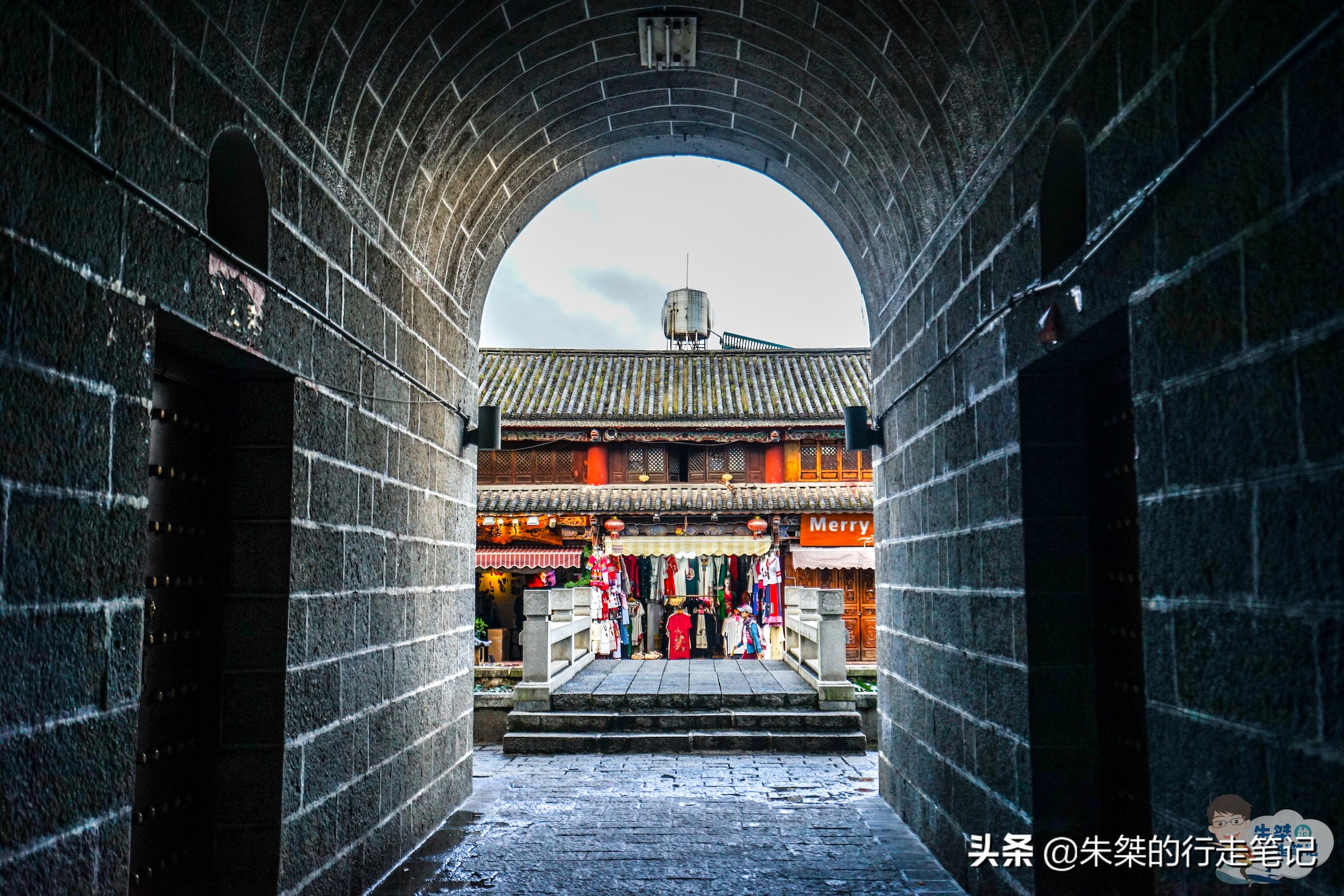 千年文化丽江古城,丽江古城现代与传统共存