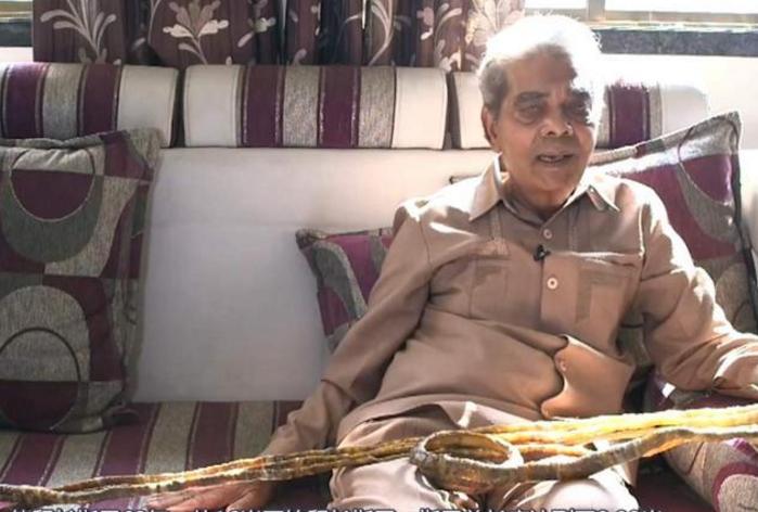 世界上最长指甲的人竟然62年未剪,世界上最长指甲的人排名