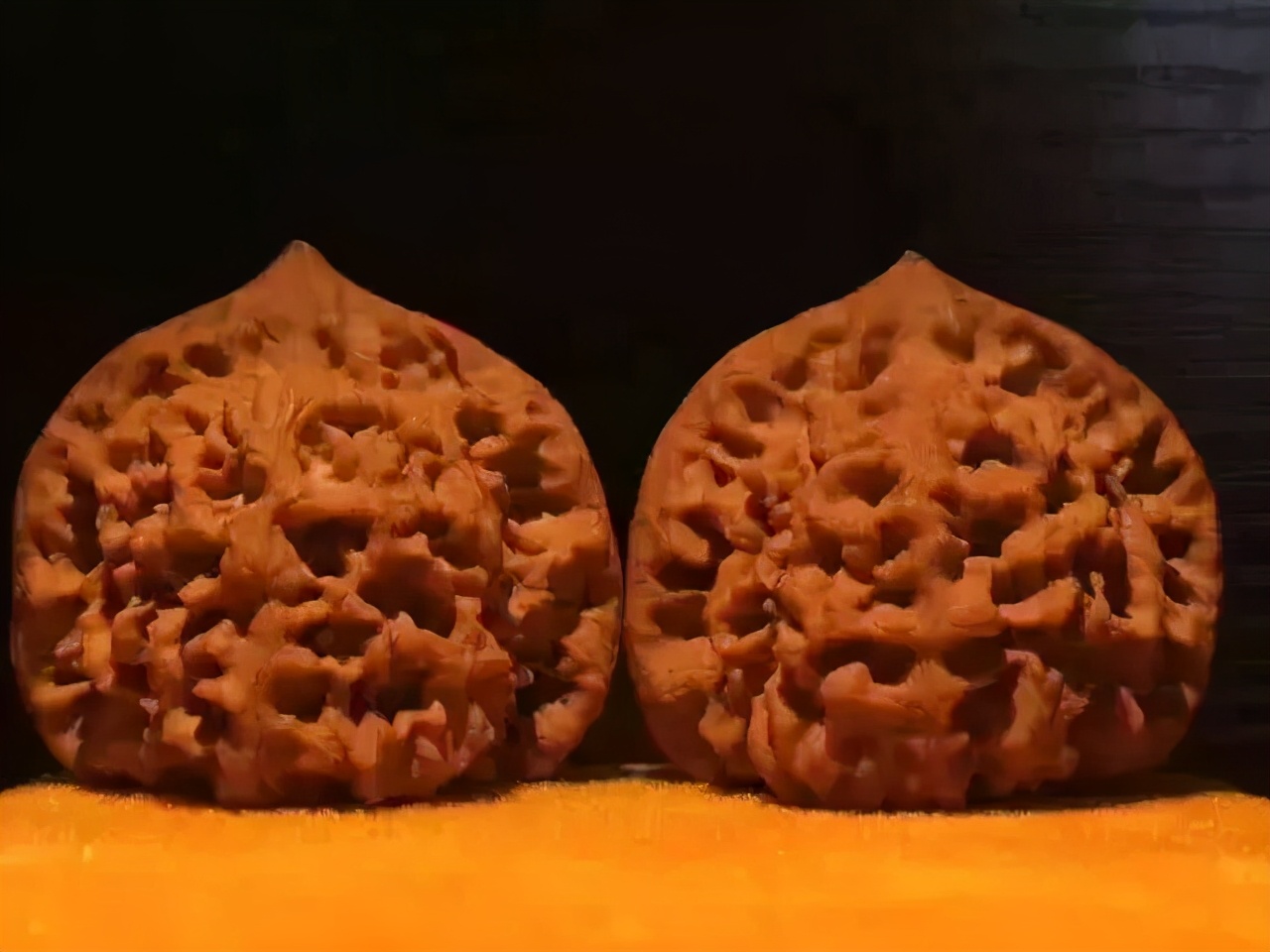 怎么快速盘核桃又红又亮,核桃包浆上色玉化最快的方法